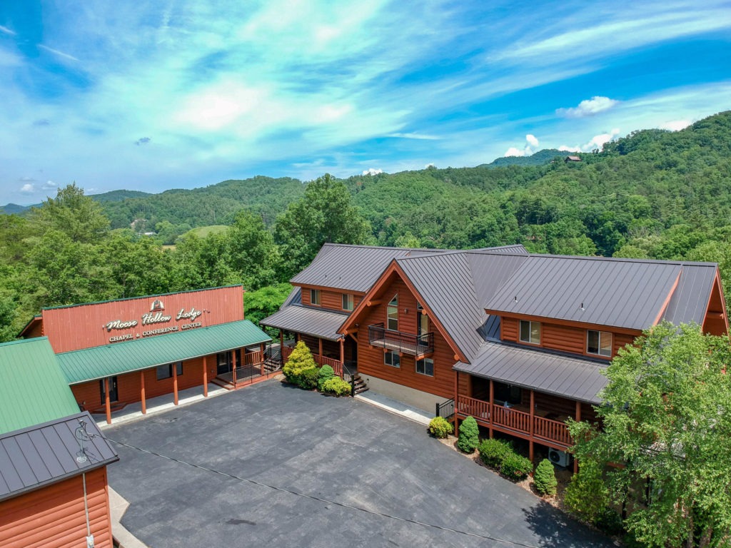 Moose Hollow Outdoor Images | Pigeon Forge Tennessee Large Luxury Cabin ...